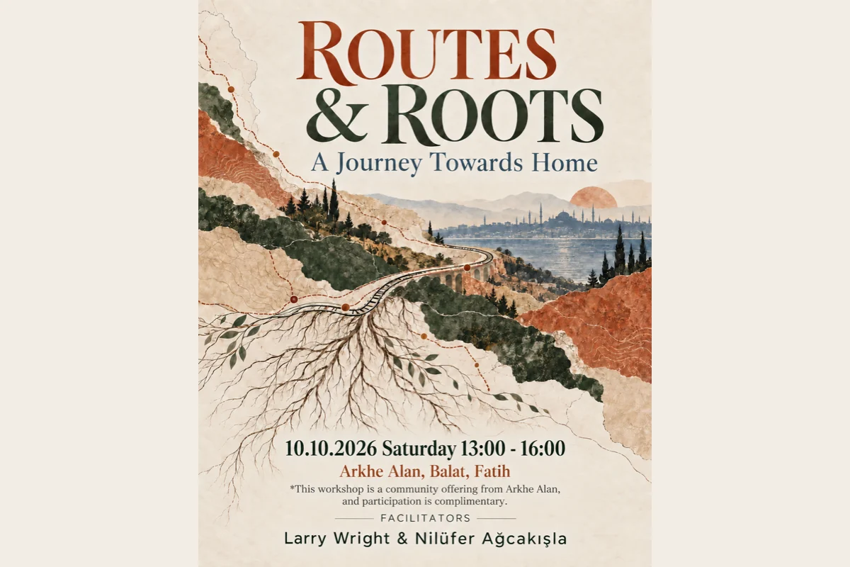 Routes & Roots afişi: raylar ve ağaç kökleri, uzakta İstanbul silueti