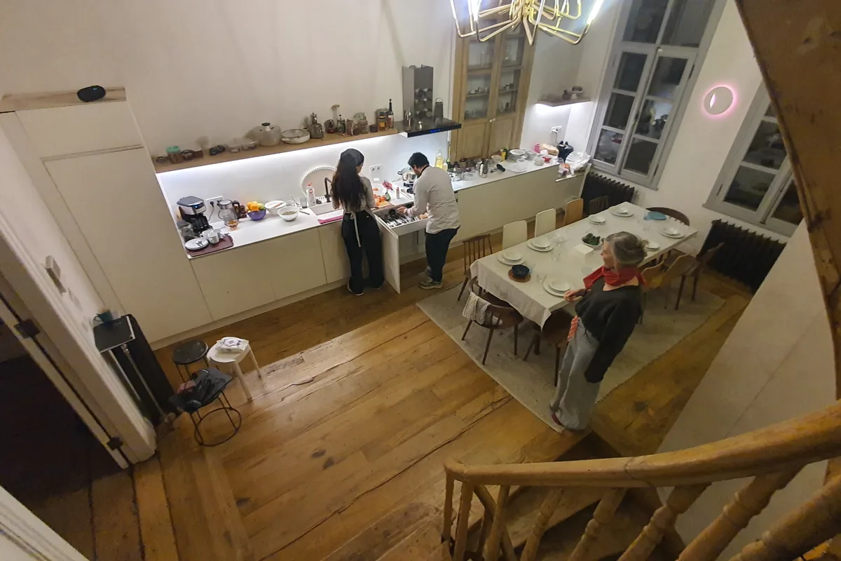 Mutfakta sofra hazırlığı